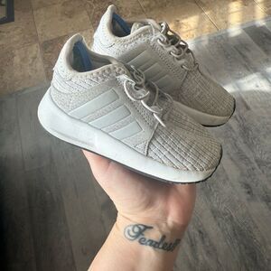 Light Gray Low Top Sneakers with Breathable Fabric and Thick Sole